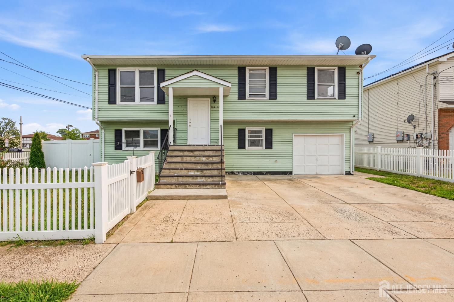 42 Mercer Street Carteret NJ 07008