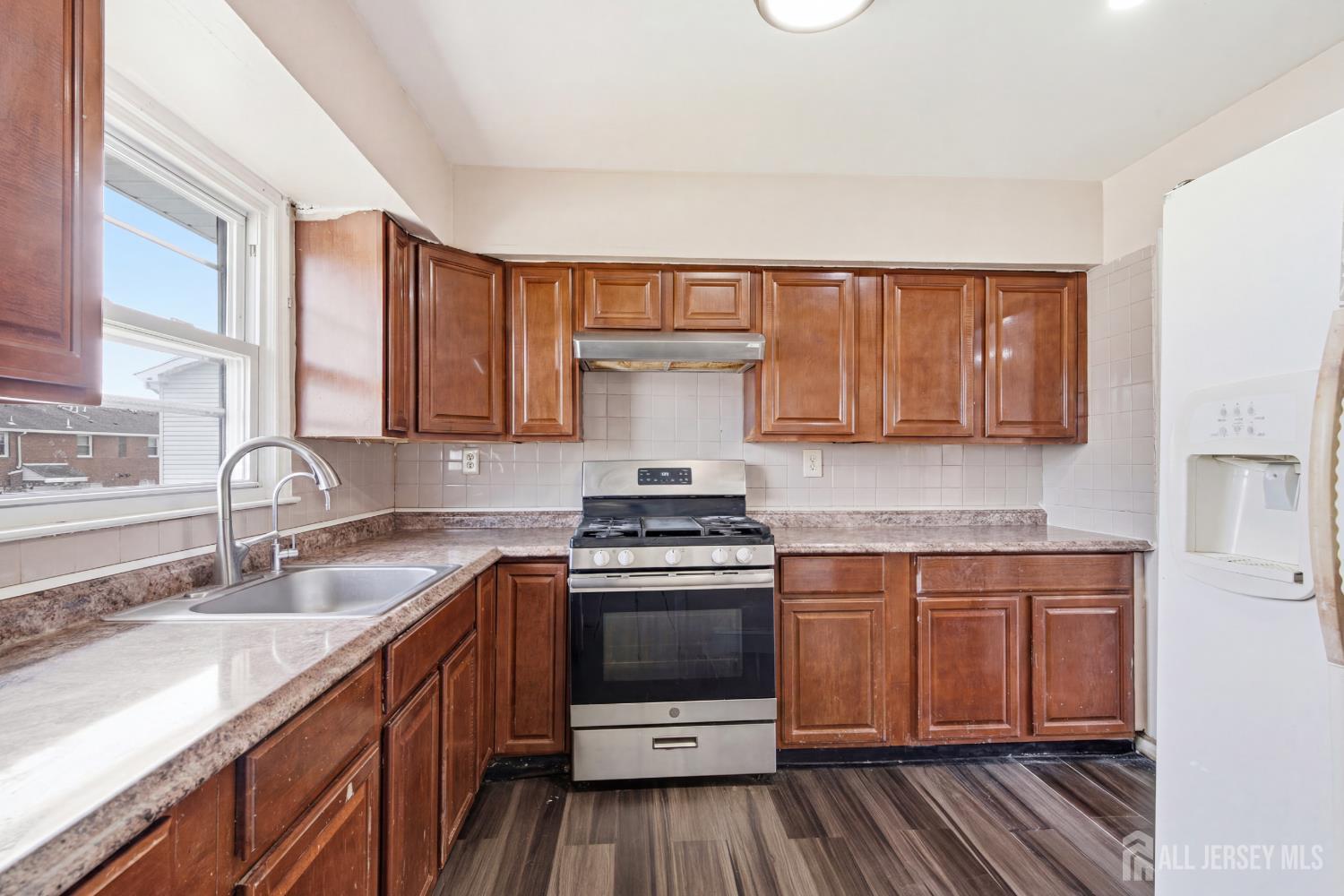 42 Mercer Street Carteret NJ 07008