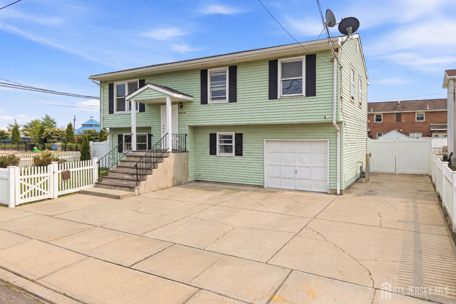 42 Mercer Street Carteret NJ 07008