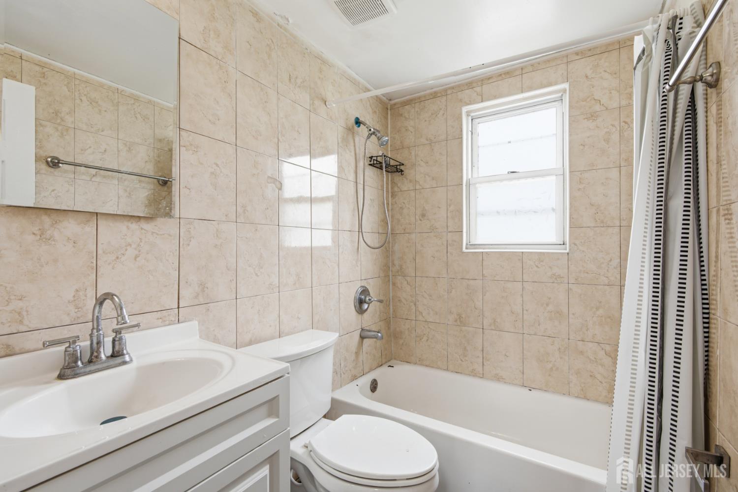 42 Mercer Street Carteret NJ 07008