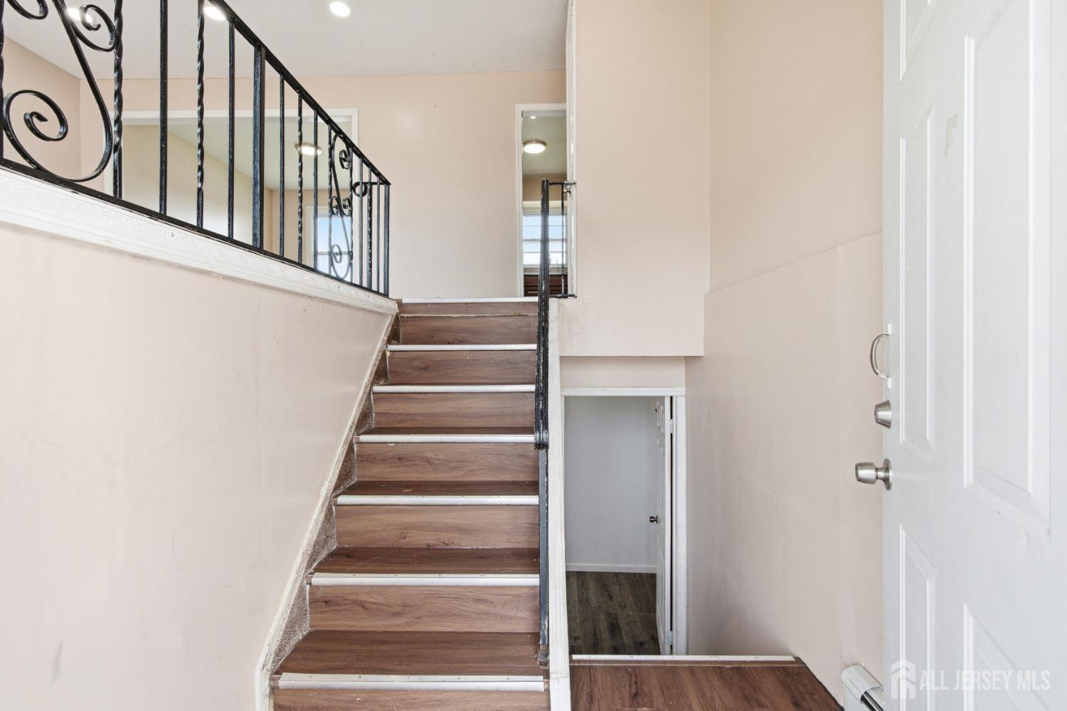 42 Mercer Street Carteret NJ 07008