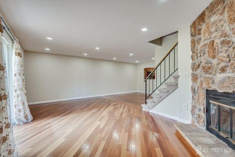 7 Lily Court Edison NJ 08820