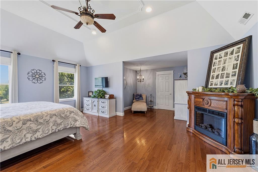 16 Kings Court Monroe NJ 08831