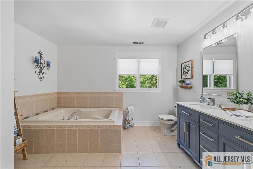 16 Kings Court Monroe NJ 08831