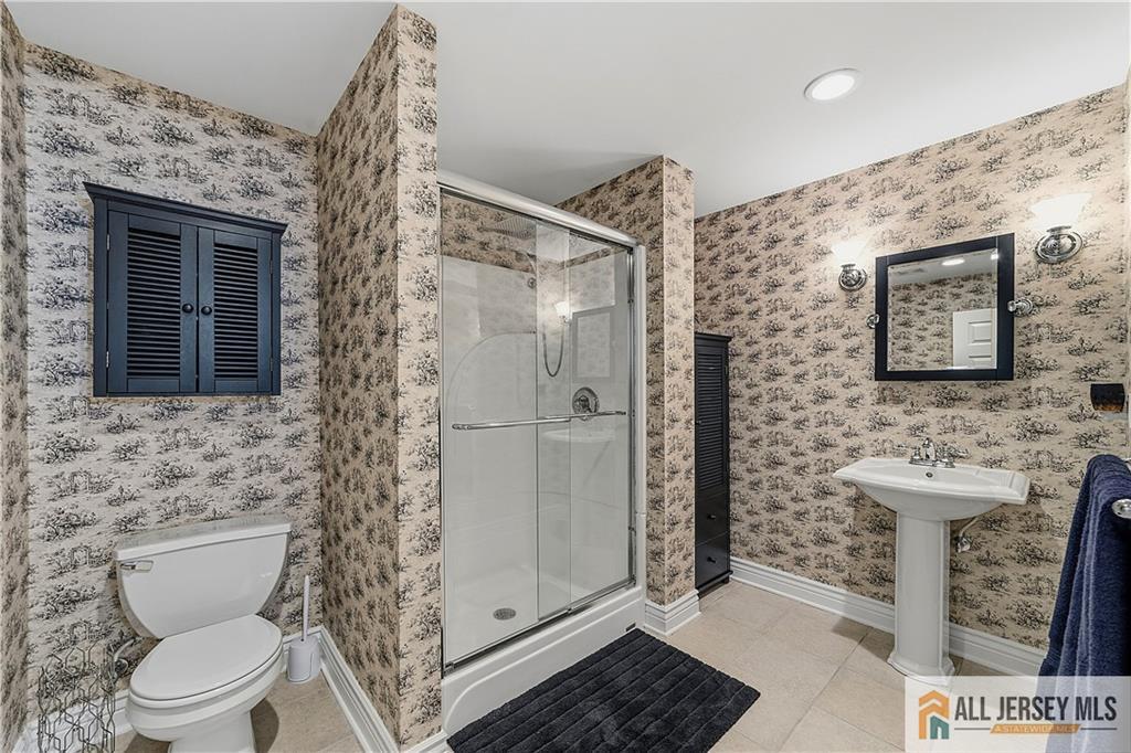 16 Kings Court Monroe NJ 08831