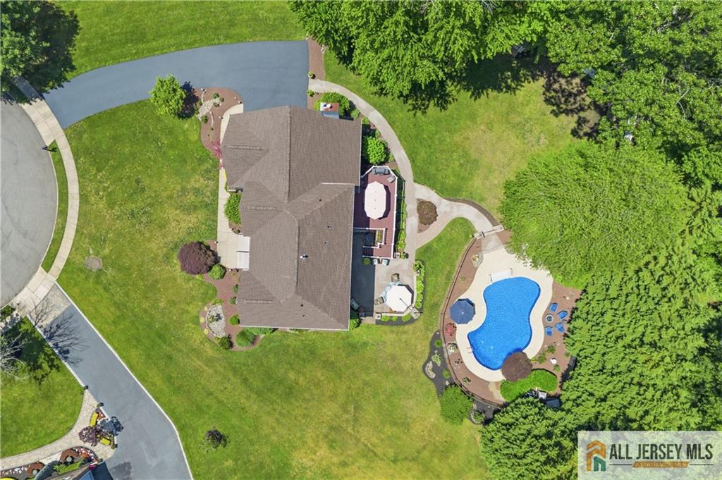 16 Kings Court Monroe NJ 08831