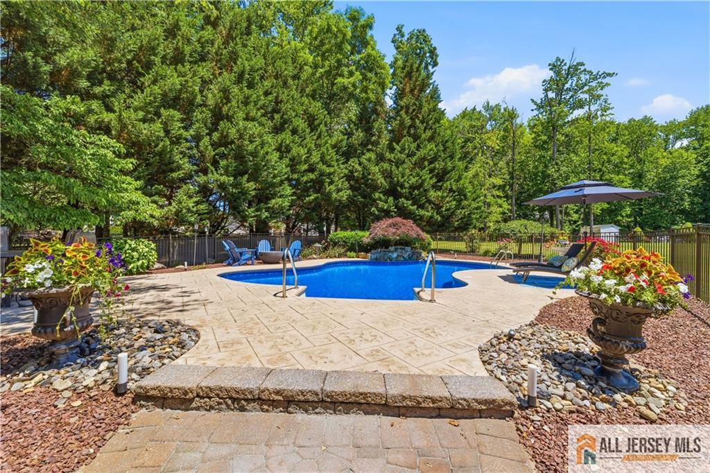 16 Kings Court Monroe NJ 08831