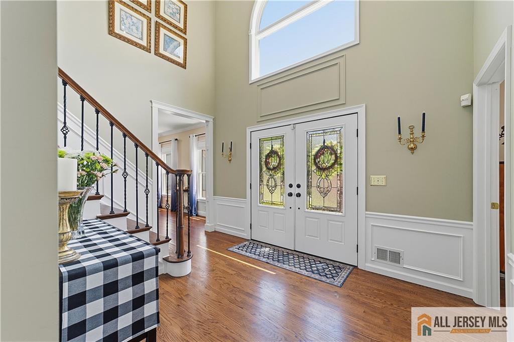 16 Kings Court Monroe NJ 08831