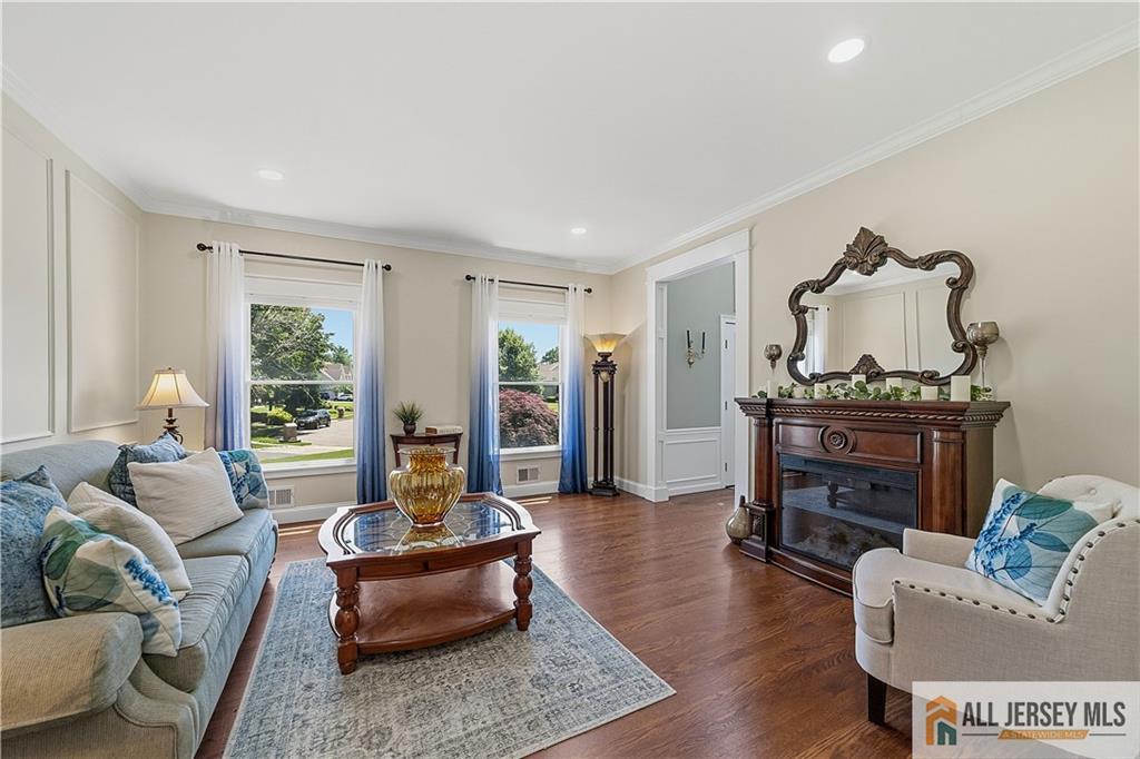16 Kings Court Monroe NJ 08831