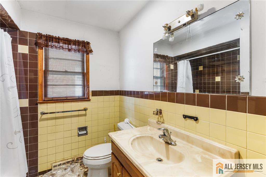 713 Lincoln Drive Perth Amboy NJ 08861