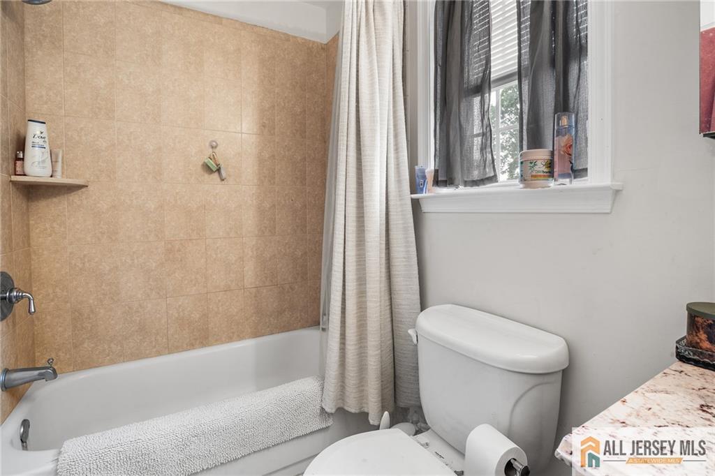 32 E Summit Avenue Sewaren NJ 07077
