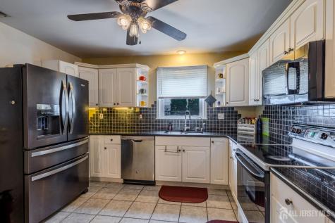 10 Devonshire Road Sayreville NJ 08859