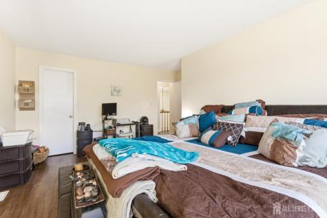 29 Exeter Court Franklin NJ 08873