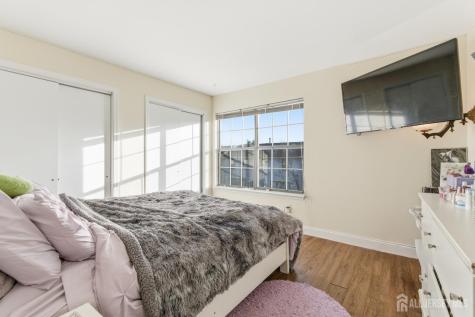 29 Exeter Court Franklin NJ 08873