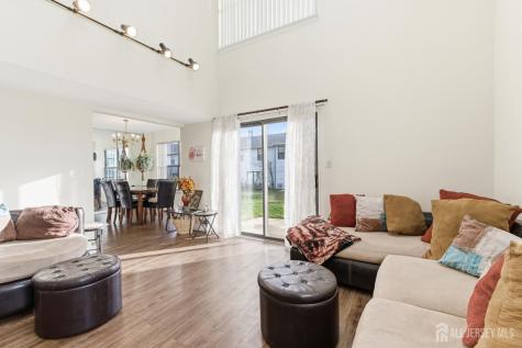 29 Exeter Court Franklin NJ 08873