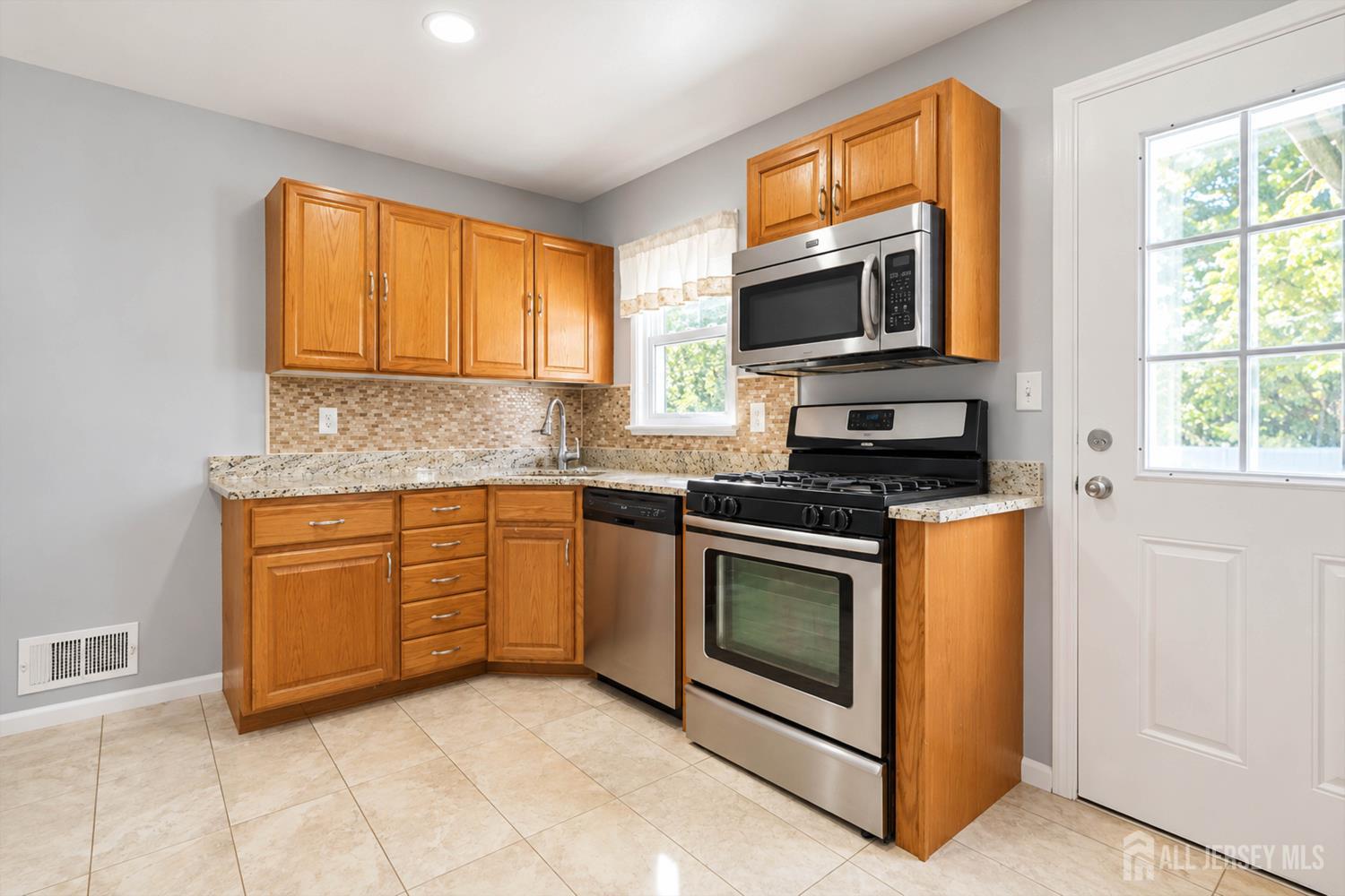 21 Buchanan Avenue Parlin NJ 08859