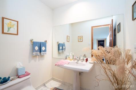 20 Sapphire Drive West Windsor NJ 08550