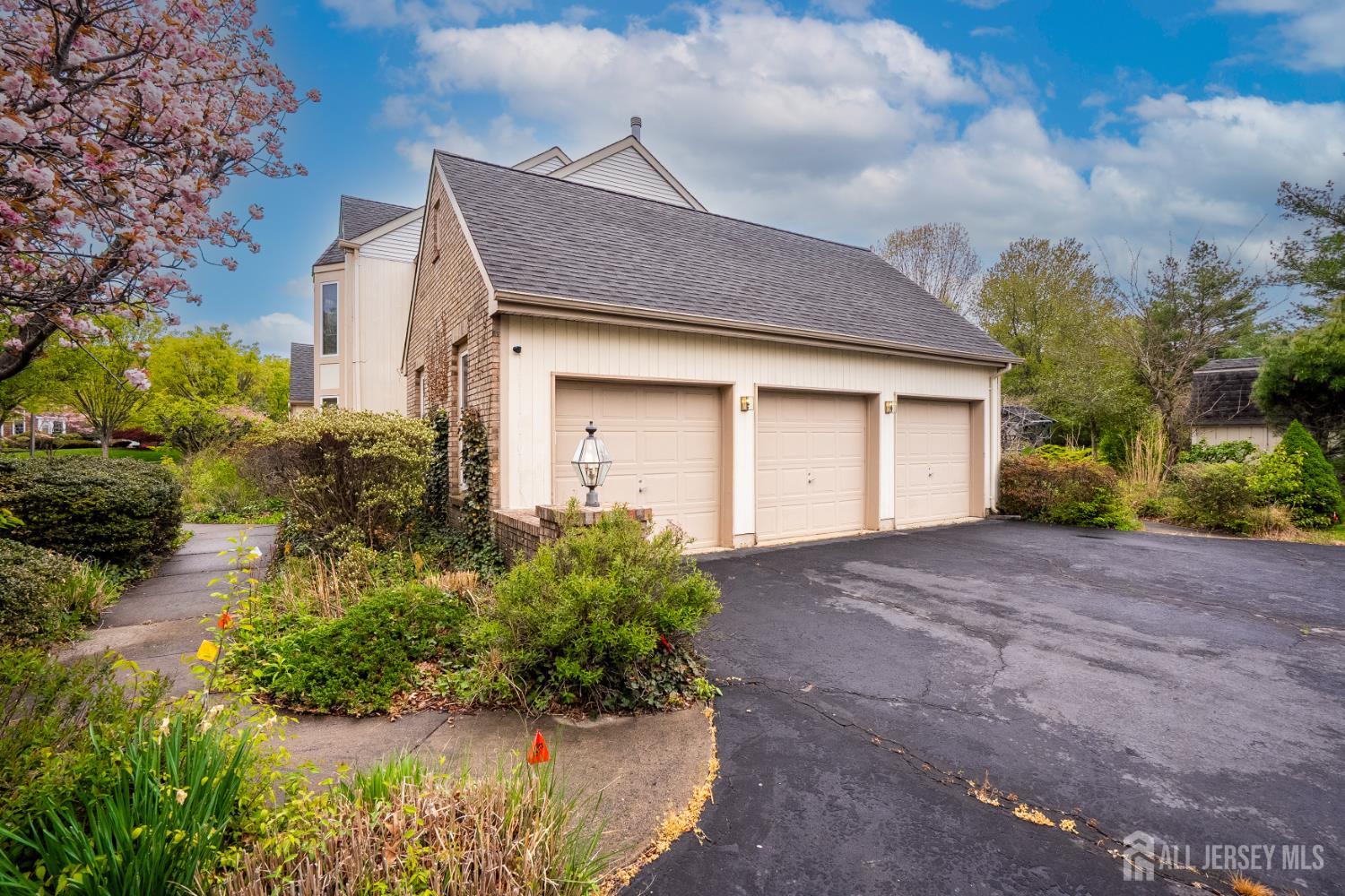 20 Sapphire Drive West Windsor NJ 08550