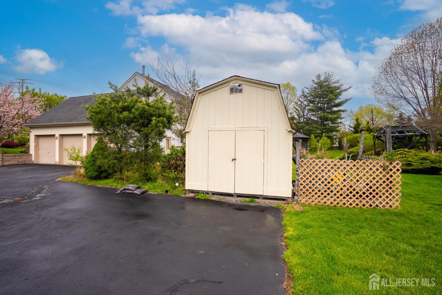 20 Sapphire Drive West Windsor NJ 08550
