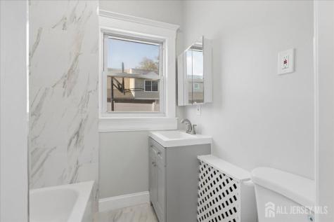 109 E 6 Avenue Roselle NJ 07203