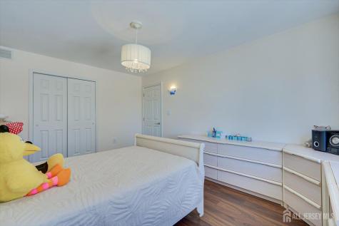 37 Jernee Drive East Brunswick NJ 08816