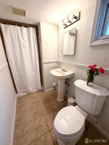 33 Livingston Avenue Avenel NJ 07001
