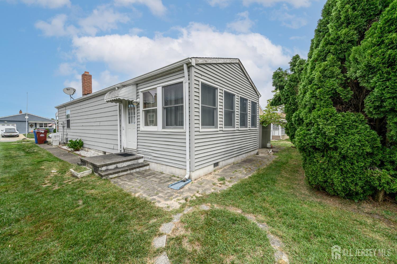 8 Lumsden Court Toms River NJ 08757