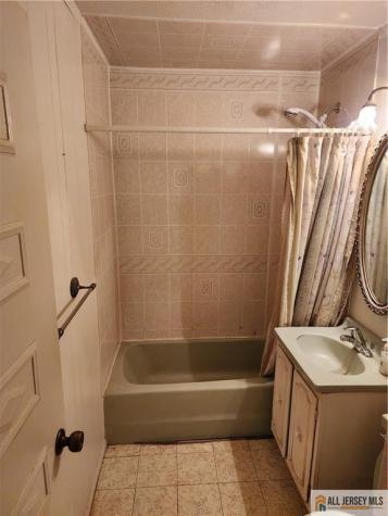 130 Garden Terrace Edison NJ 08817