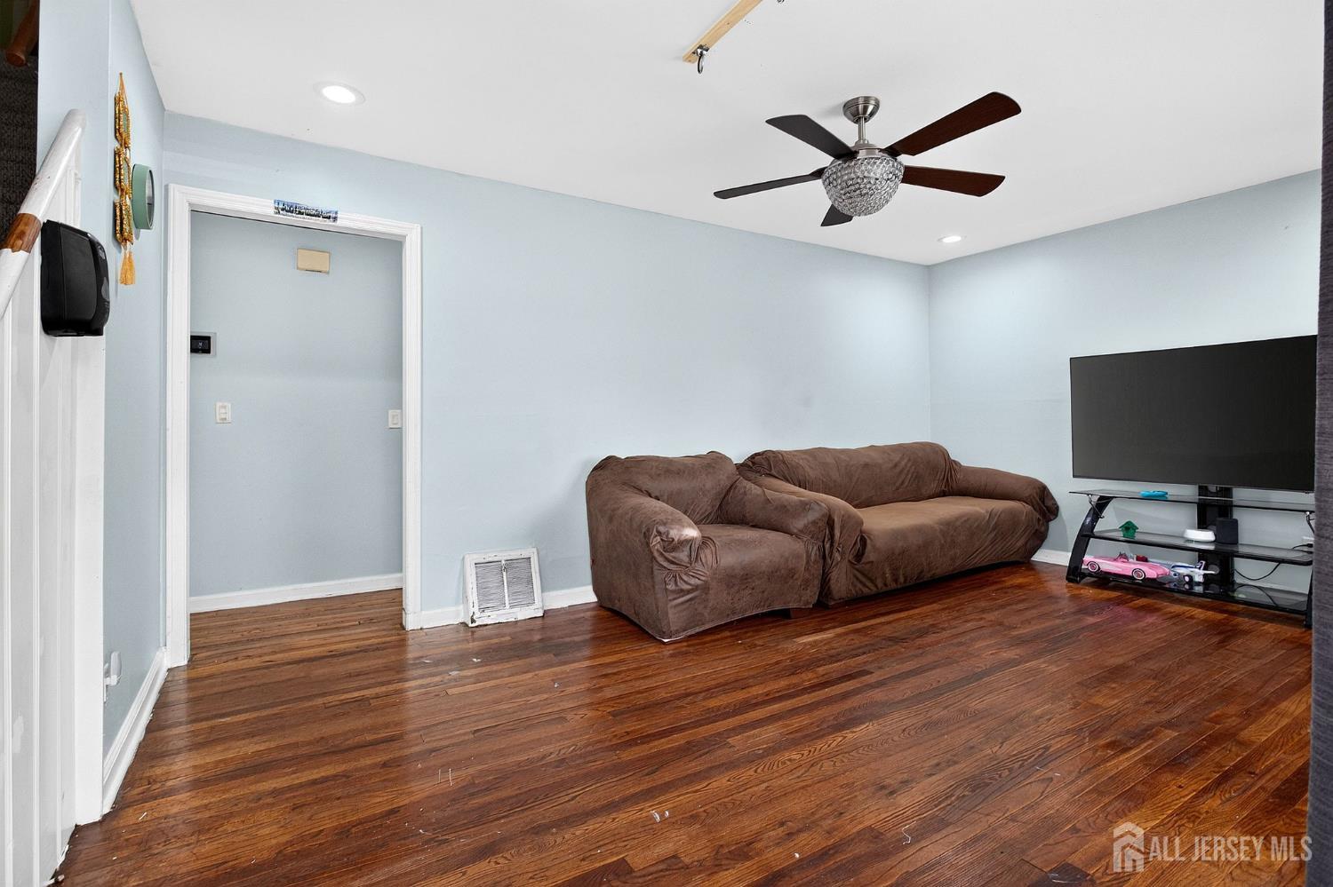 8 Kelly Street Metuchen NJ 08840