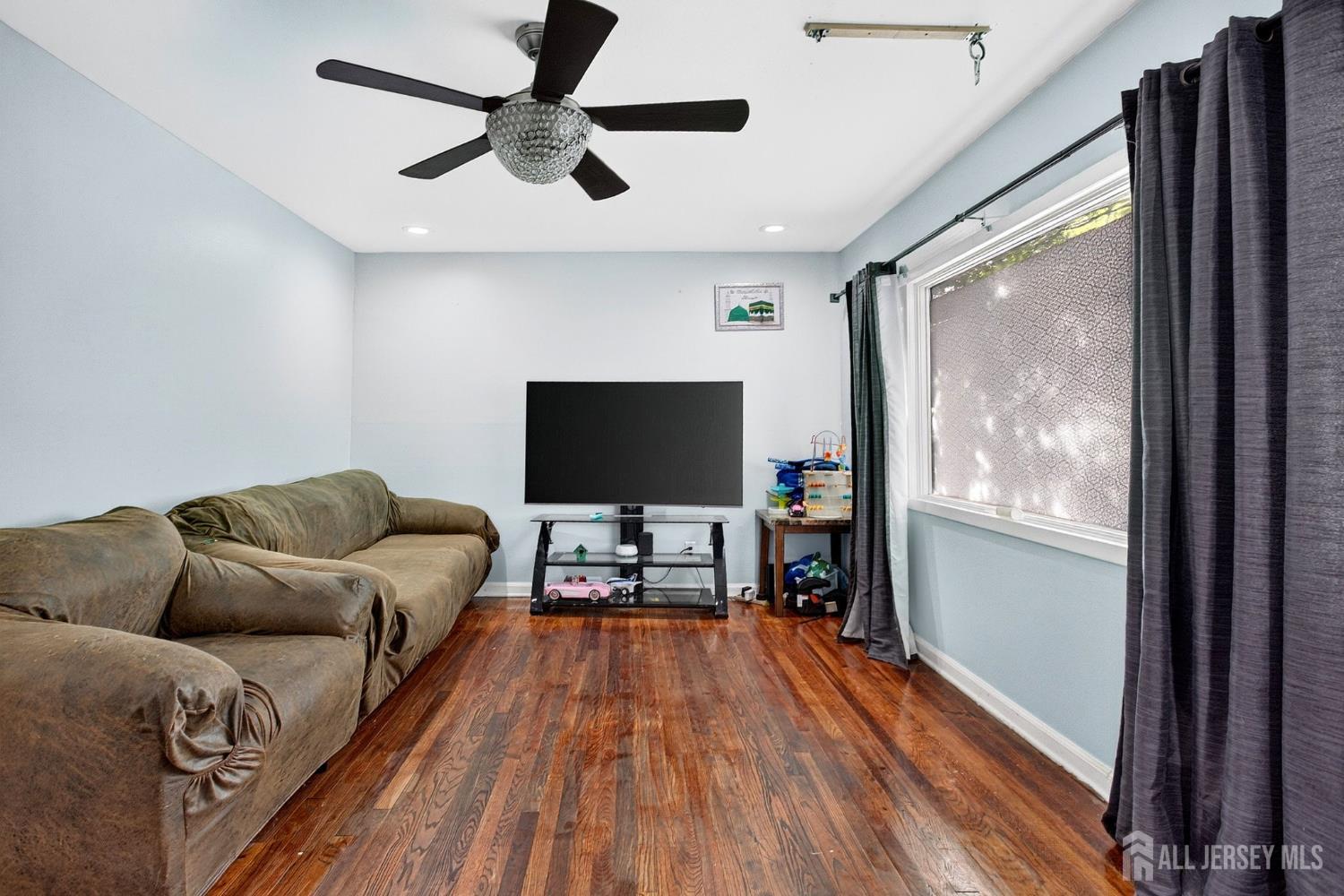 8 Kelly Street Metuchen NJ 08840