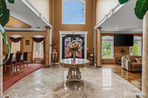 2 Lexington Court Monroe NJ 08831