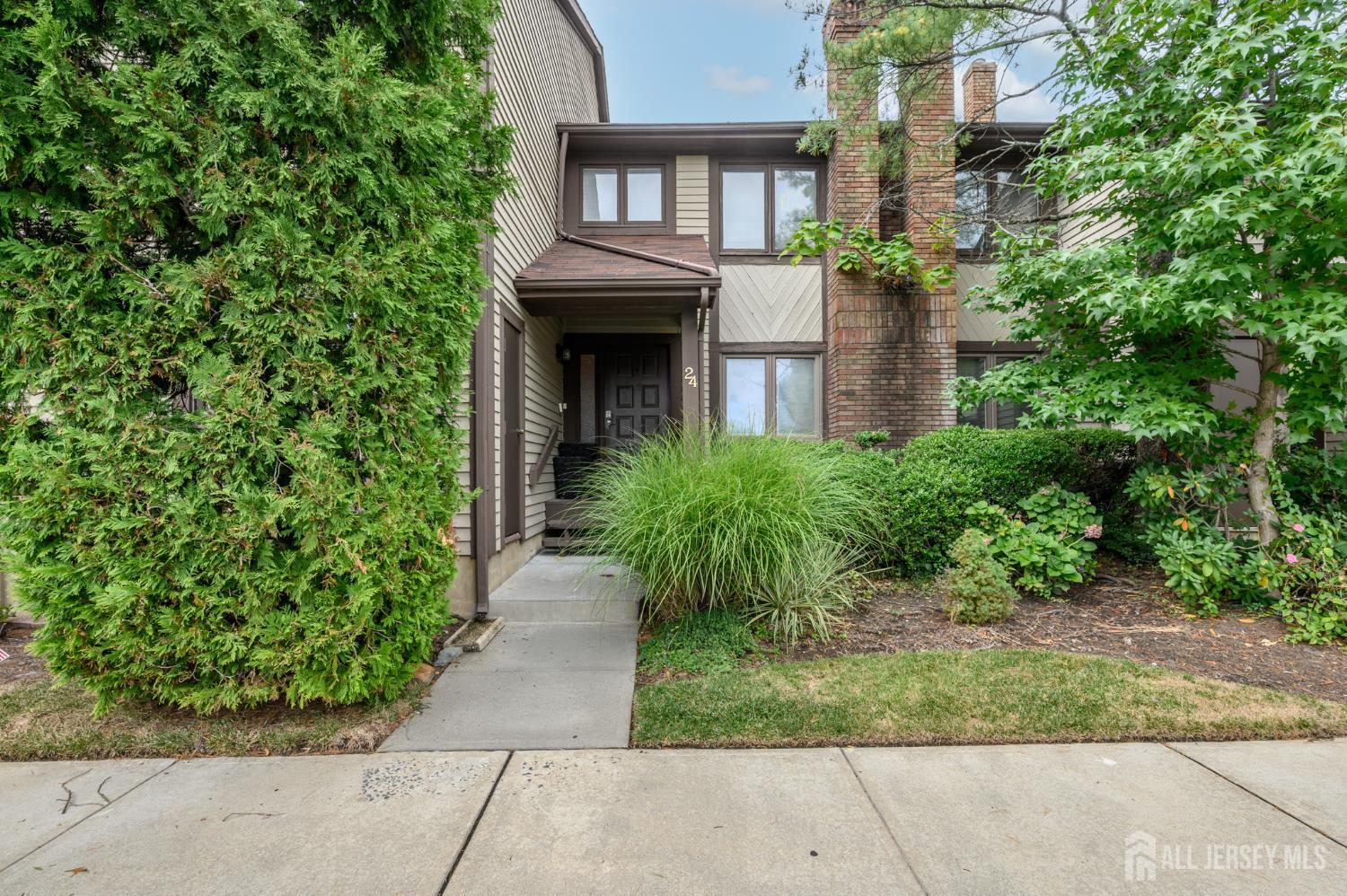 24 Chelsea Court Sayreville NJ 08859