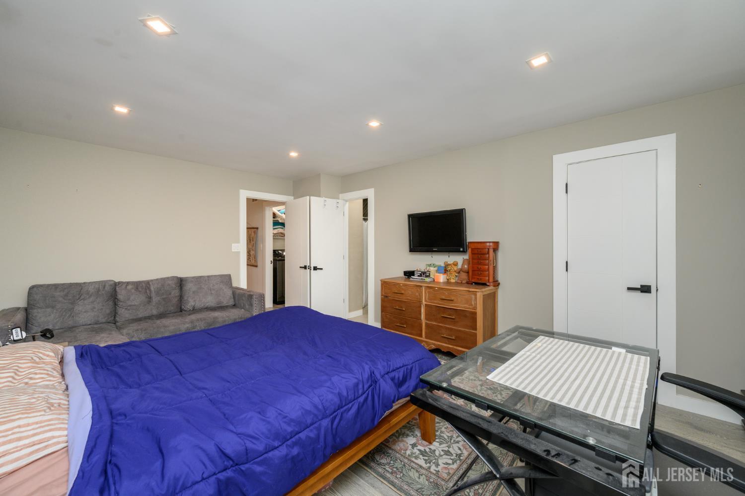 24 Chelsea Court Sayreville NJ 08859