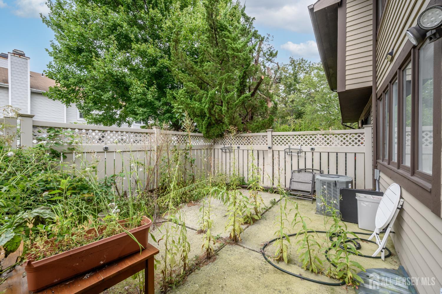 24 Chelsea Court Sayreville NJ 08859