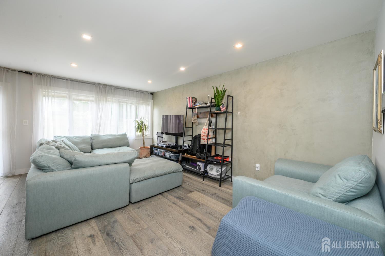 24 Chelsea Court Sayreville NJ 08859