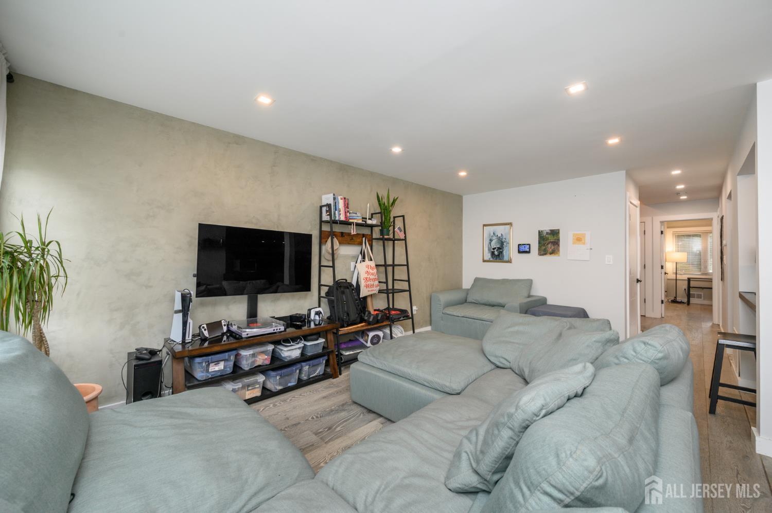 24 Chelsea Court Sayreville NJ 08859