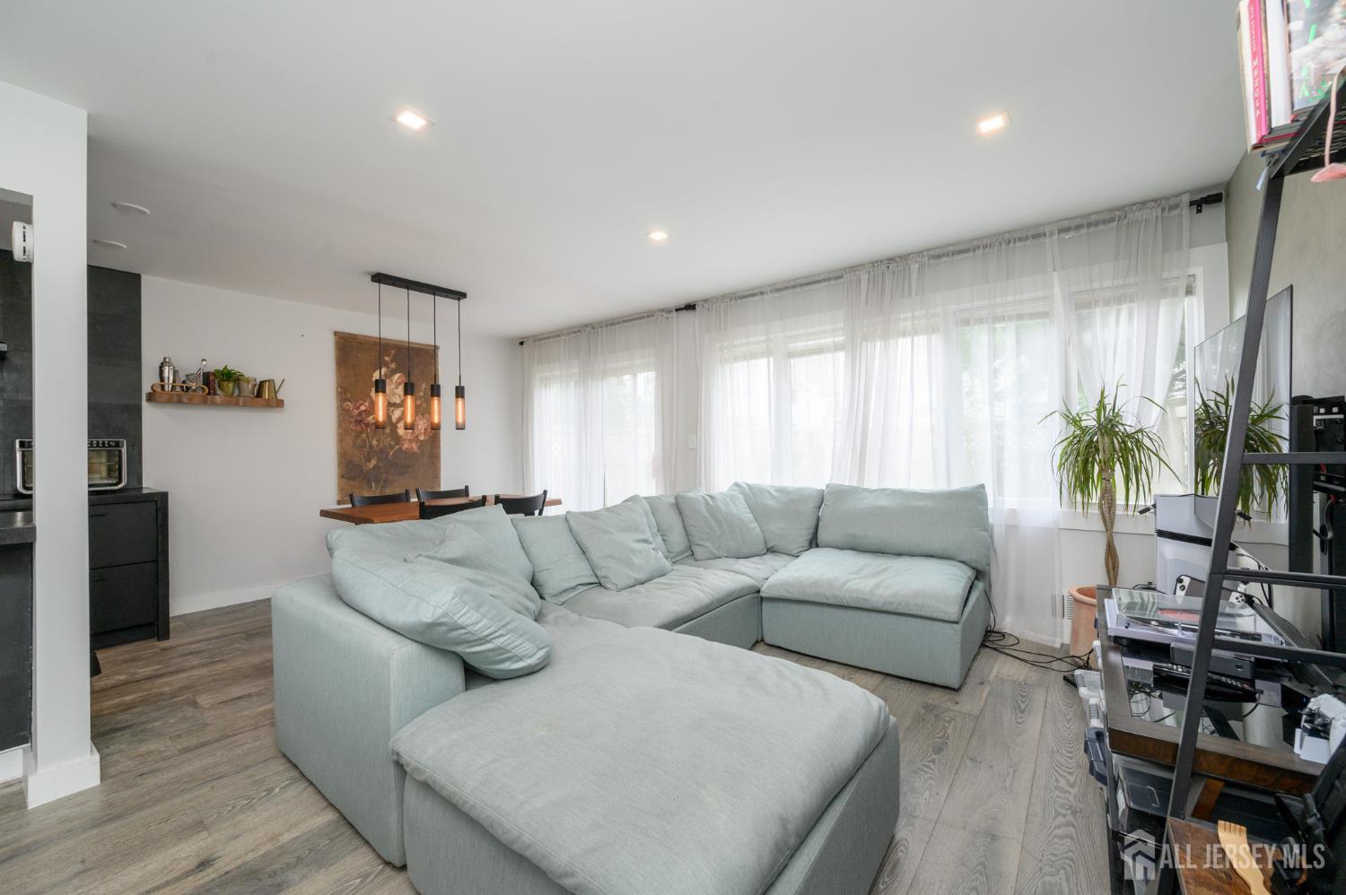 24 Chelsea Court Sayreville NJ 08859