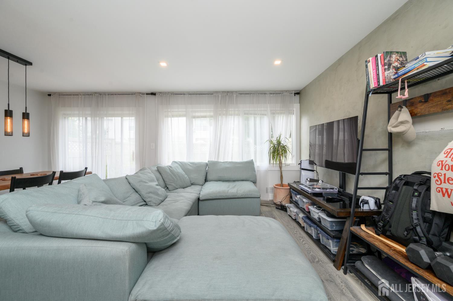 24 Chelsea Court Sayreville NJ 08859