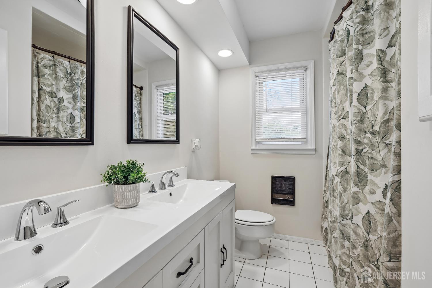 18 Carlton Avenue Monroe NJ 08331