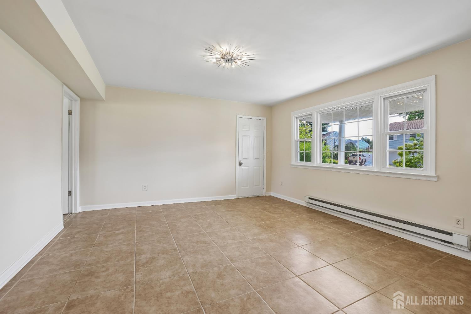 18 Carlton Avenue Monroe NJ 08331