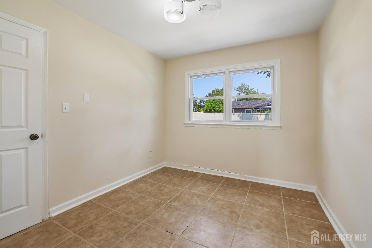 18 Carlton Avenue Monroe NJ 08331