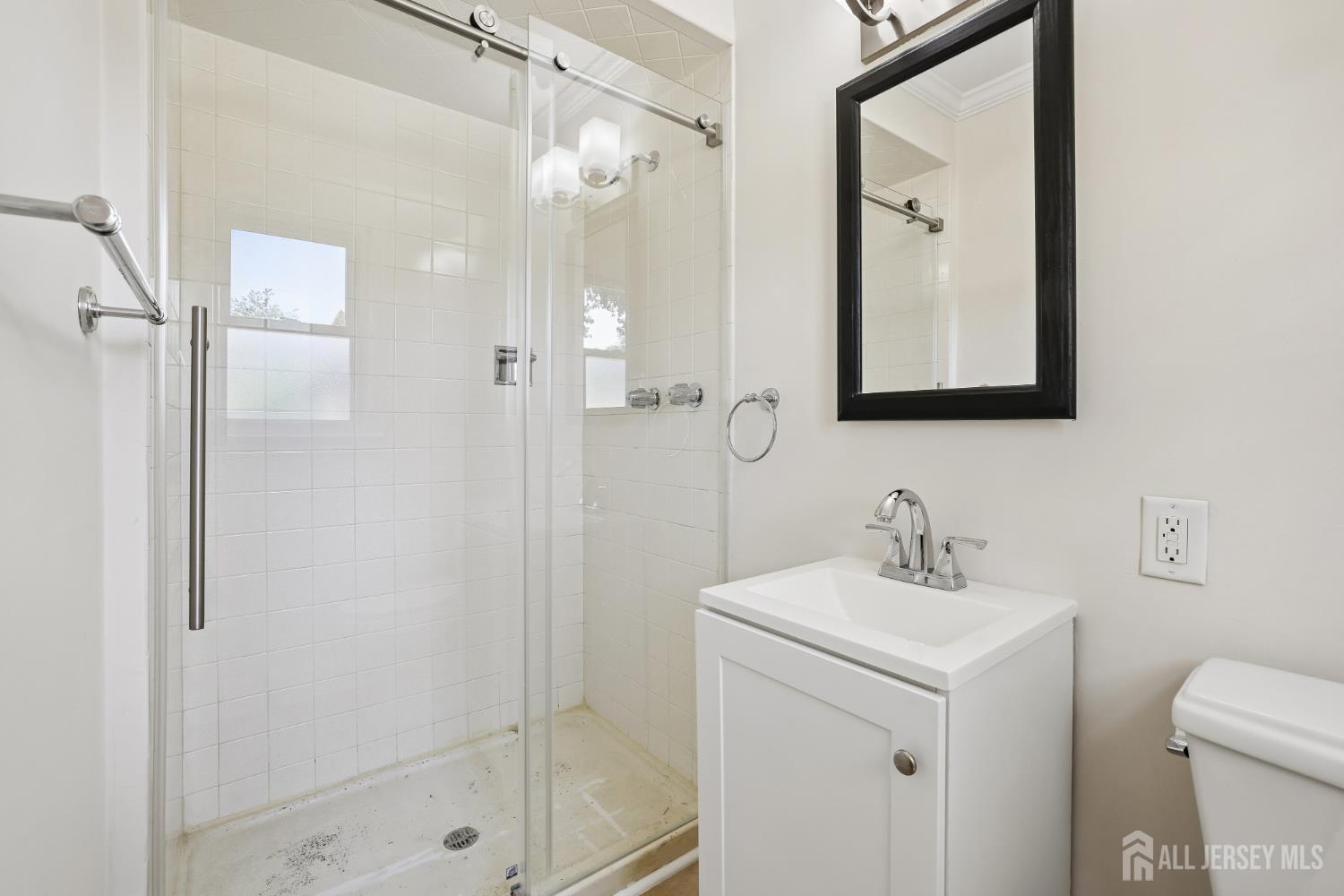 18 Carlton Avenue Monroe NJ 08331
