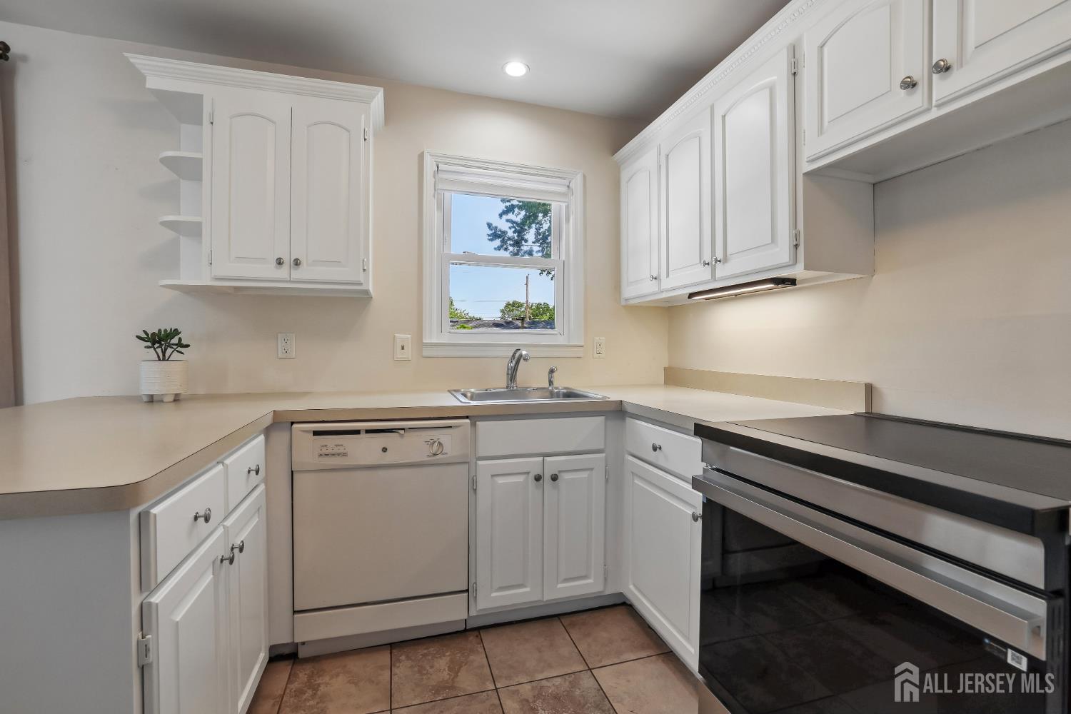 18 Carlton Avenue Monroe NJ 08331