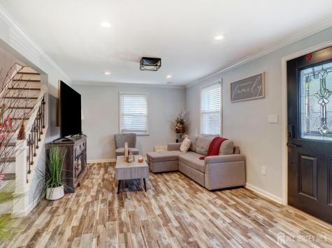 382 Douglas Road Roselle NJ 07203