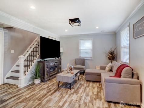 382 Douglas Road Roselle NJ 07203