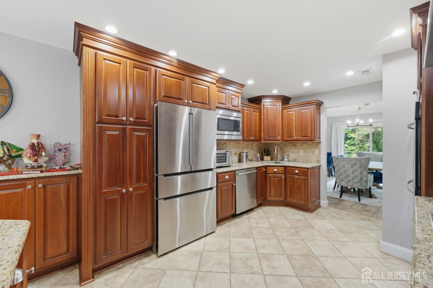 208 Hidden Hollow Court Edison NJ 08820