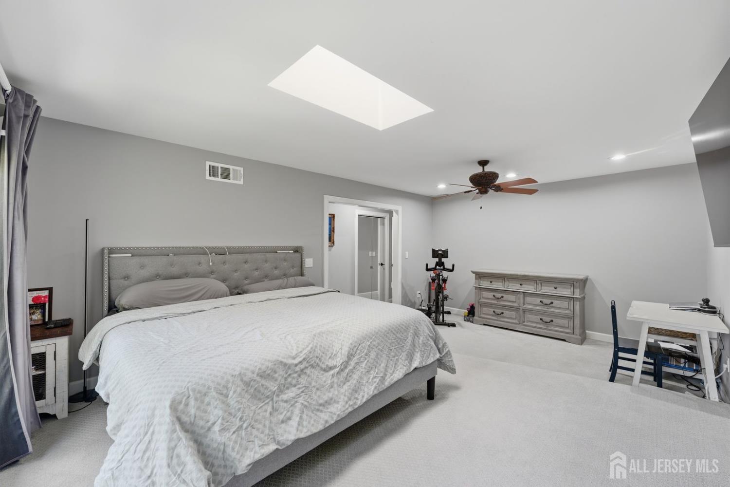 208 Hidden Hollow Court Edison NJ 08820