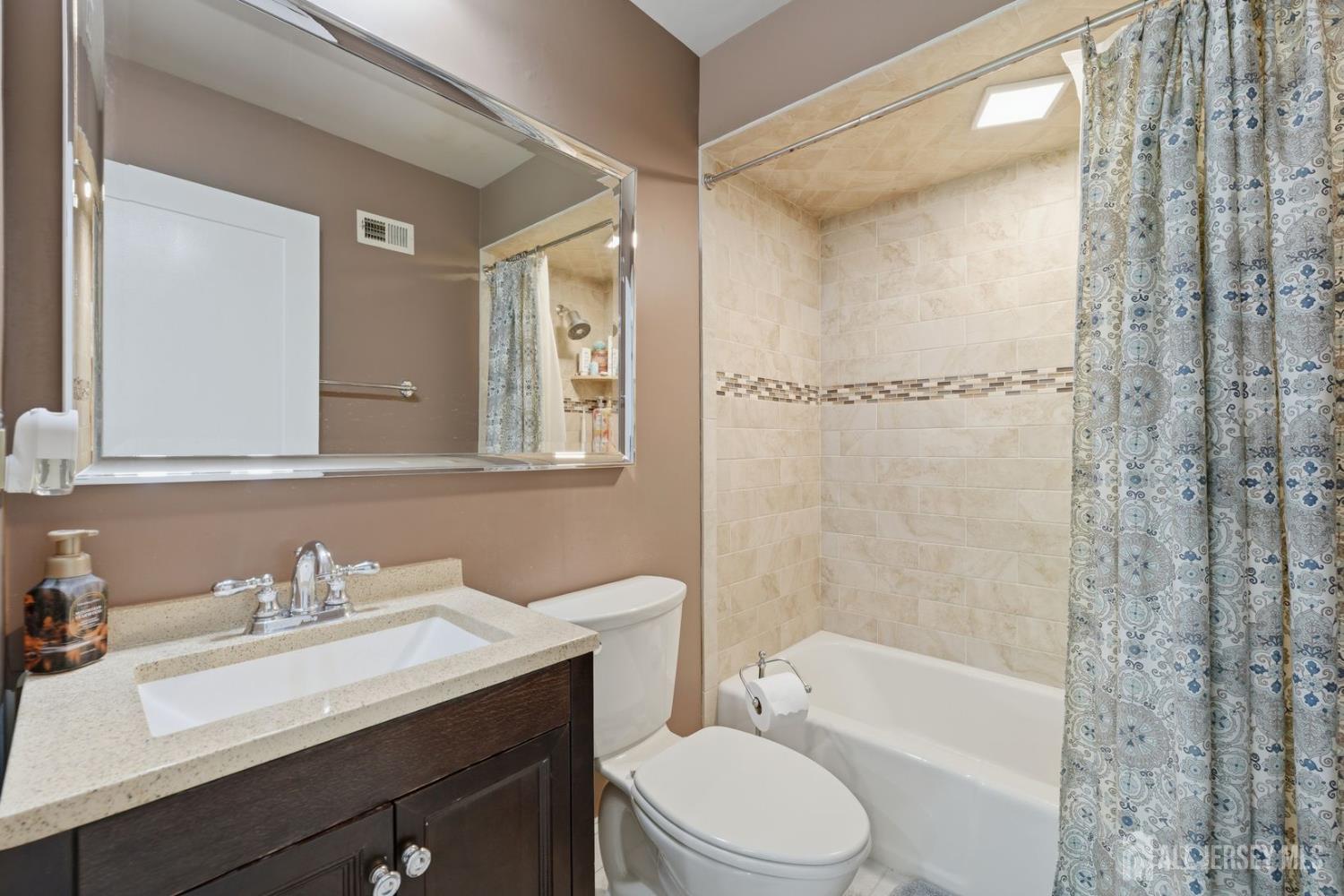 208 Hidden Hollow Court Edison NJ 08820