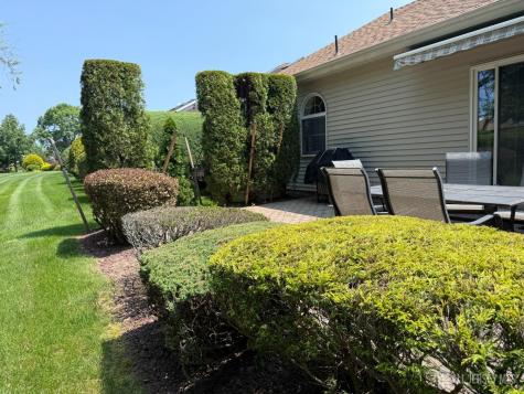 8 Wakefield Court Monroe NJ 08831