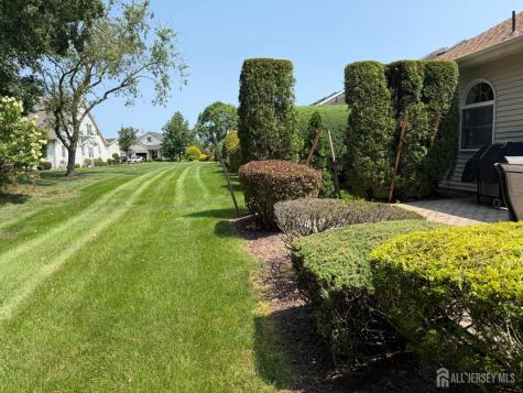 8 Wakefield Court Monroe NJ 08831
